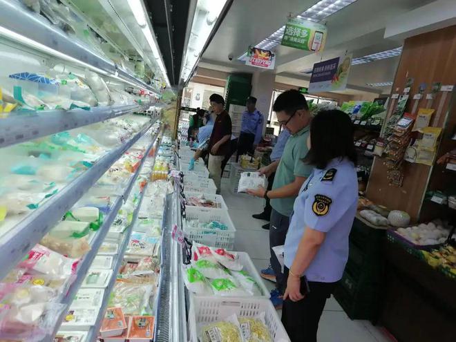 嚴查銷售過期、質檢不合格食品，守護舌尖上的安全